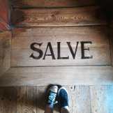 "Salve" steht auf der Türschwelle zum Obergeschoss in Goethes Wohnhaus